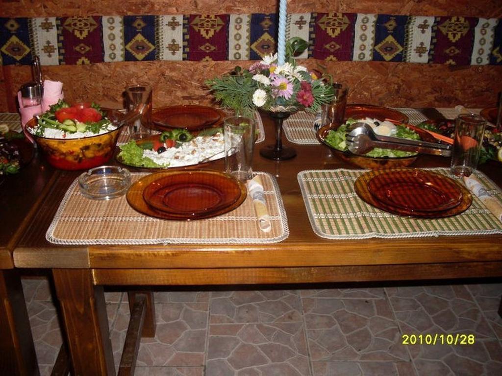 Veselata Guest House Dolna Banya Esterno foto