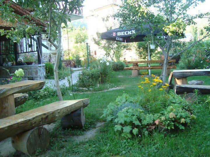Veselata Guest House Dolna Banya Esterno foto